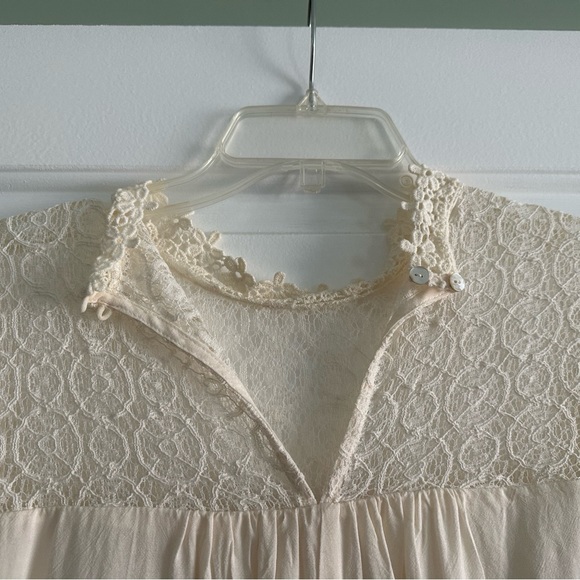 Cream and red dress - Picture 3 of 5